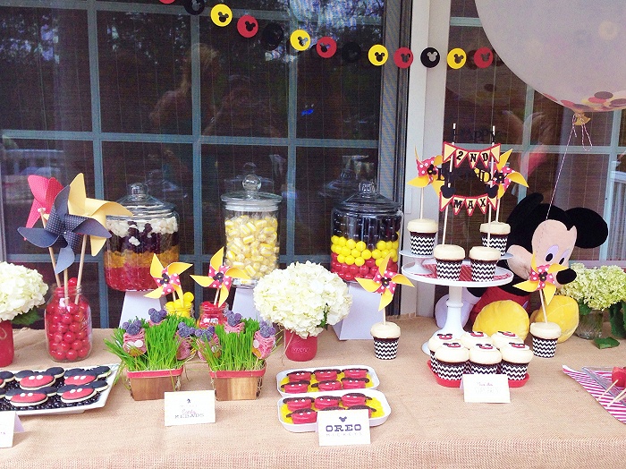 mickey mouse dessert table